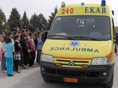 Σύγκρουση αυτοκινήτου με δίκυκλο στην Τήνο